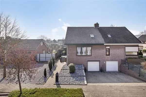 Ruime gezinswoning nabij Stramproy met sauna en souterrain