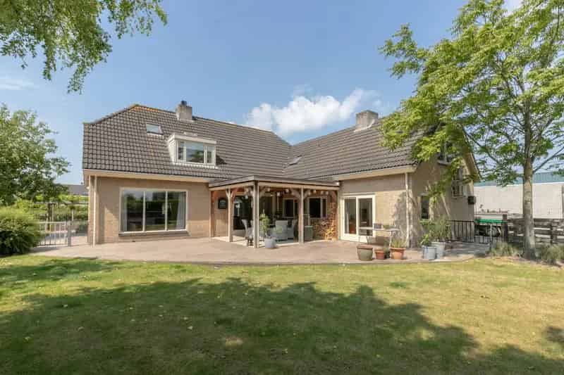 Bedrijfshal Zevenbergen te koop: bedrijfswoning met kantoor