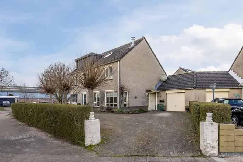 Ruime Tweekapper Rotterdam 3 Slaapkamers Garage Tuin