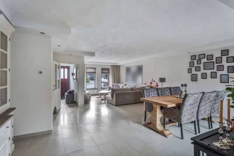 Luxe 2-onder-1-kapwoning met zwembad en bijgebouw te Den Bosch