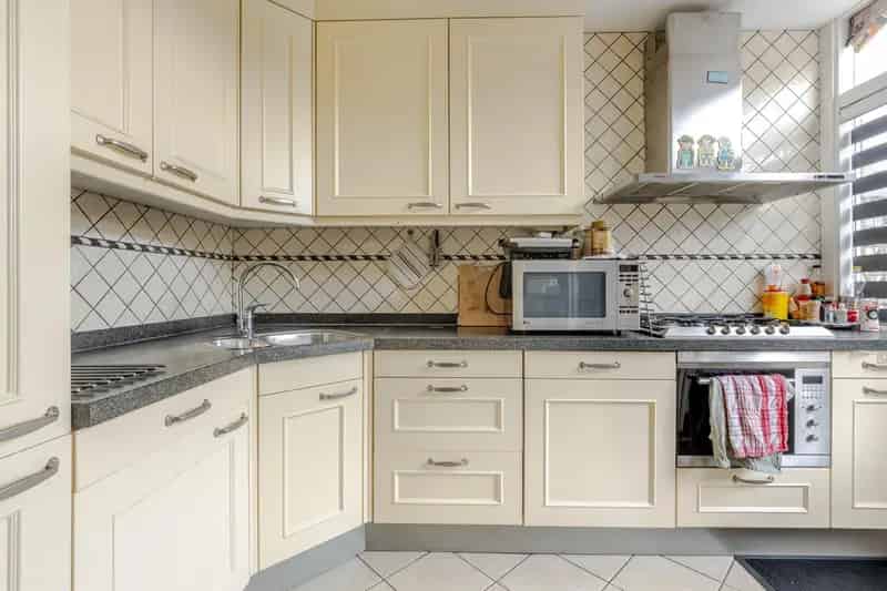 4 Slaapkamers Eindwoning Garage Rustige Straat