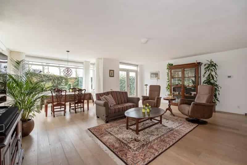Ruim 7-kamerappartement Max Euweweg Den Haag