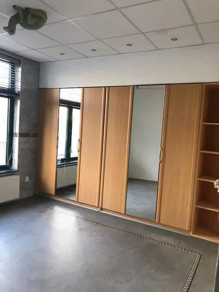 Kamer te huur Centrum: Gemeubileerd met privé toilet