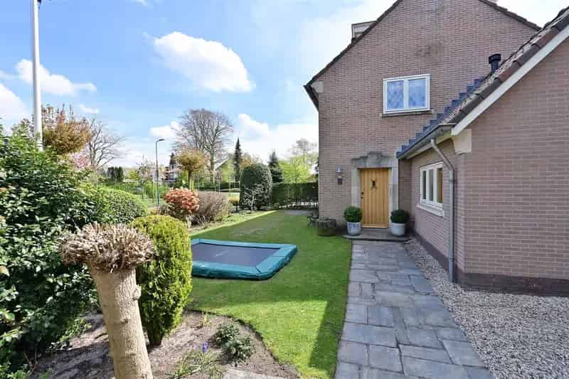 Huis te koop Loosdrecht: Ruime gezinswoning met tuin
