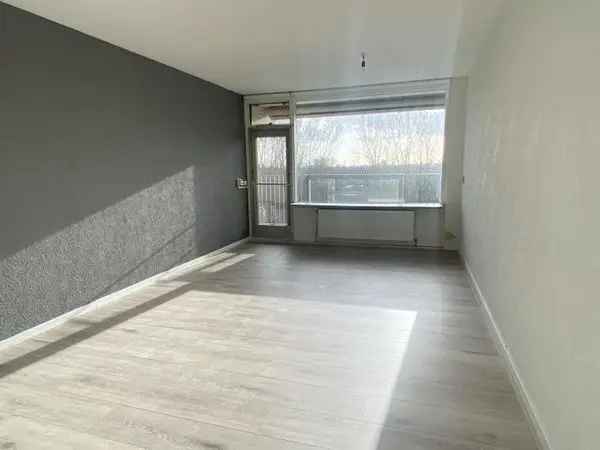 4 Kamer Appartement Ommoord 8e Verdieping Balkon Berging