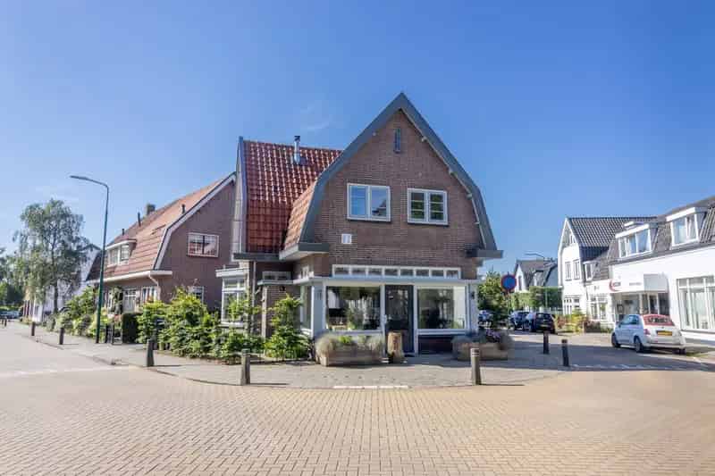 Appartement te koop Baarn: Gerenoveerde benedenwoning met tuin