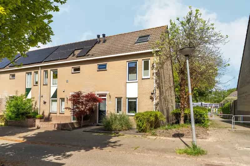 Huis te koop Almere Muziekwijk: Instapklare Eindwoning
