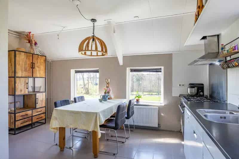 Vrijstaande woning 4 slaapkamers garage grote schuur 840m2