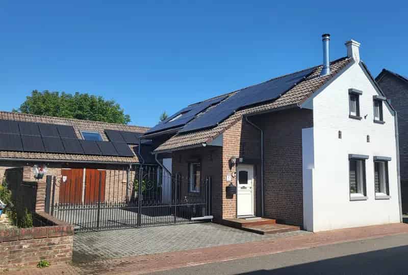 Vrijstaande woonboerderij met 36 zonnepanelen en energielabel A