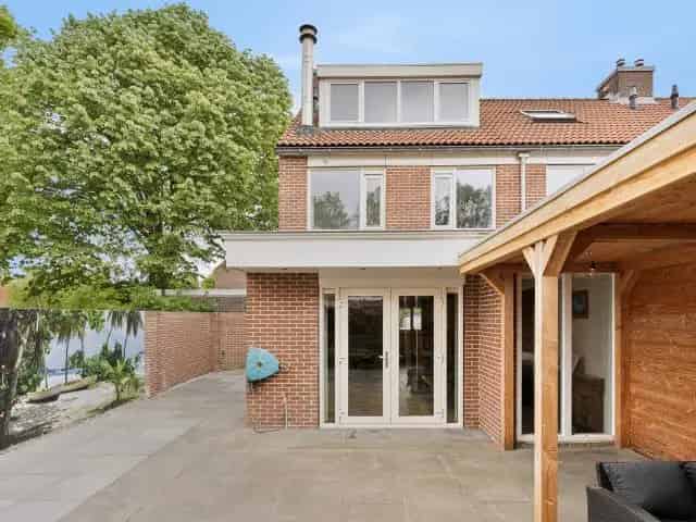Hoekwoning te koop: Ruime living, 4 slaapkamers, moderne toiletruimte