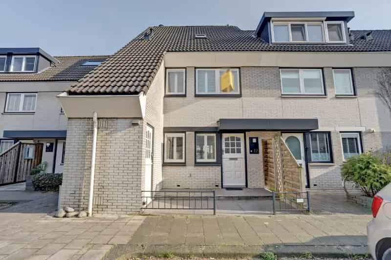 Eengezinswoning Spijkenisse Ruime Woonkamer 2 Slaapkamers Tuin