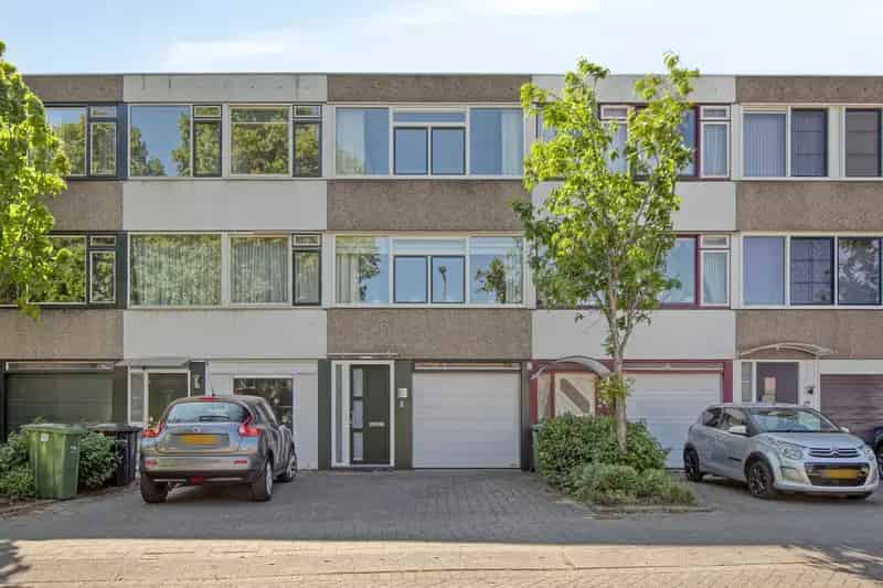Drive-in Eengezinswoning Rotterdam Garage Vernieuwde Kozijnen Zonnige Tuin