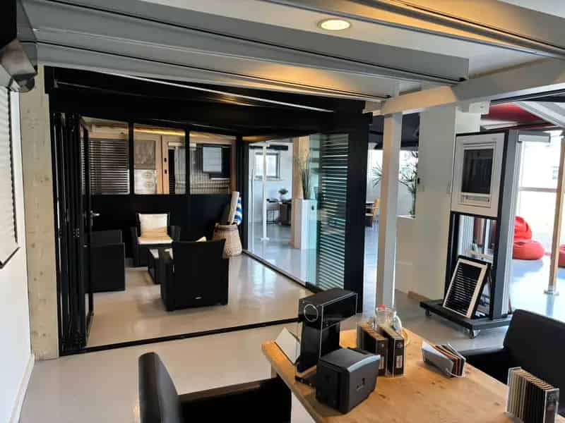 Bedrijfshal te Koop Zwaag 240m² Showroom Magazijn