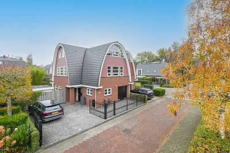 Huis te koop: Ruime villa met 6 slaapkamers mogelijk