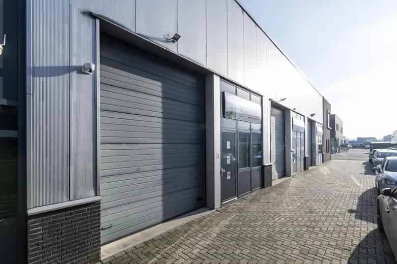 Bedrijfsruimte te huur Werkendam 155m2 plus 70m2 entresol