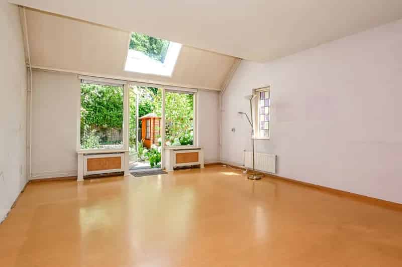 Huis te koop Houtwijk 3-kamer 93m2 grote tuin gerenoveerd