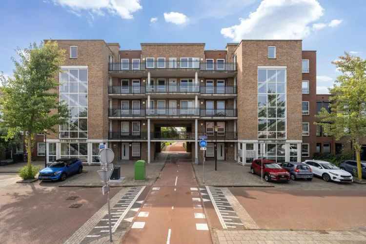 Woning Te Koop in Barendrecht, Zuid-Holland