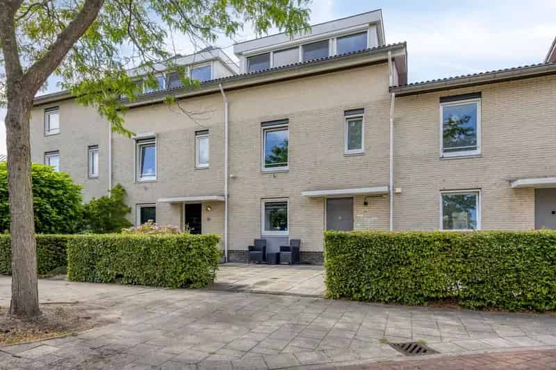 Grote Familiewoning 5 Slaapkamers Floriande Hoofddorp