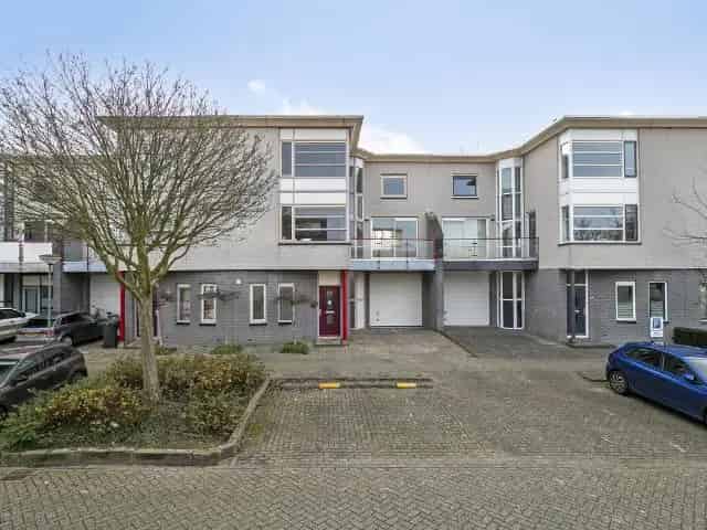 Luxe Woning Dordrecht 4 slaapkamers Garage Balkons Zonnepanelen