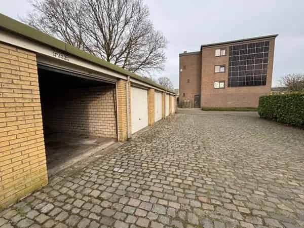 Garagebox te huur Axel Spoorstraat