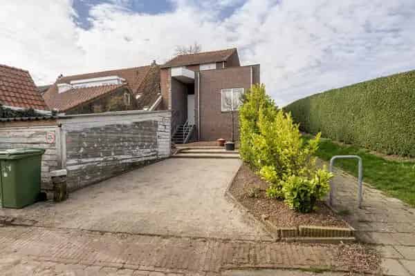 Dijkwoning te koop met uitbouw en 3 slaapkamers