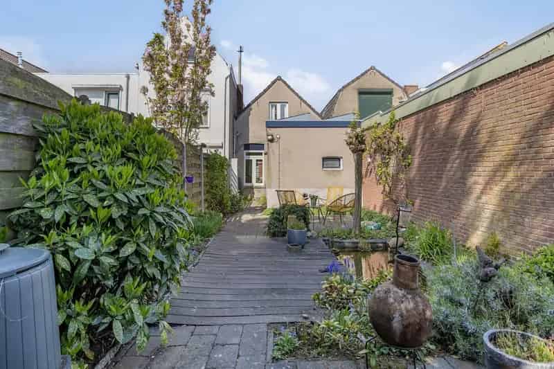 Tussenwoning Roosendaal Centrum: Sfeervol & Modern