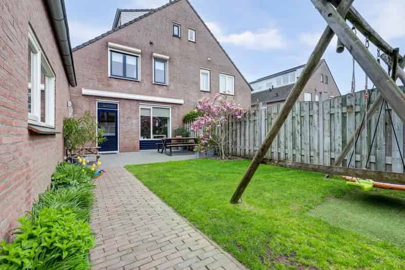 Tweekapper Ammerzoden: Ruime woning nabij school