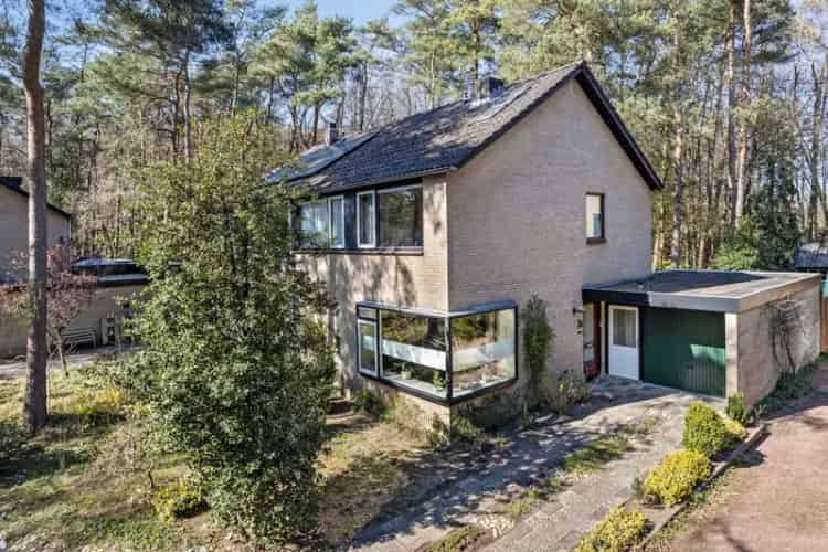 Huis te koop Vaassen: Ruime helft van dubbel, 4 slaapkamers, diepe tuin