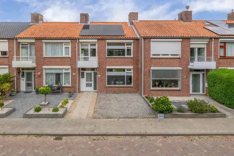Ruim Gezinshuis Zevenbergen 3 slaapkamers Tuin Zonnepanelen