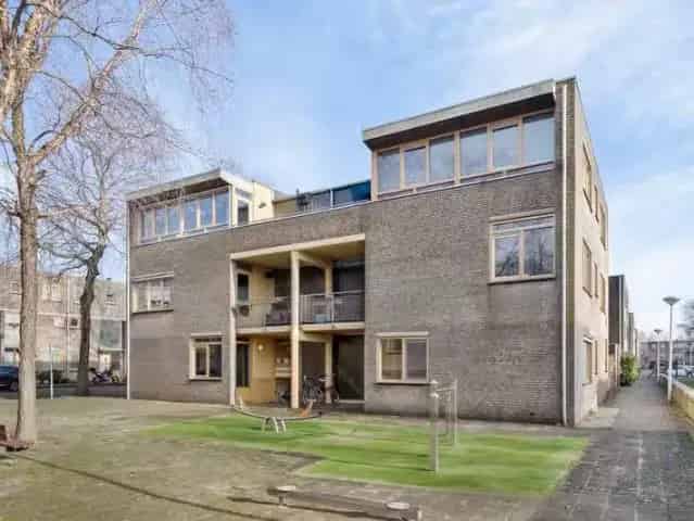 Amsterdam Noord: Ruim benedenappartement 3 slaapkamers, riante tuin