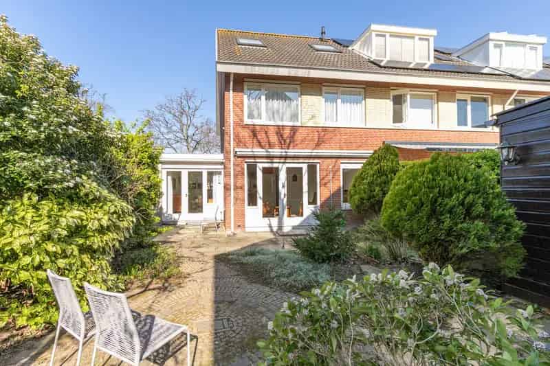 Ruime 5-kamer Hoekwoning Voorschoten Grote Tuin Carport