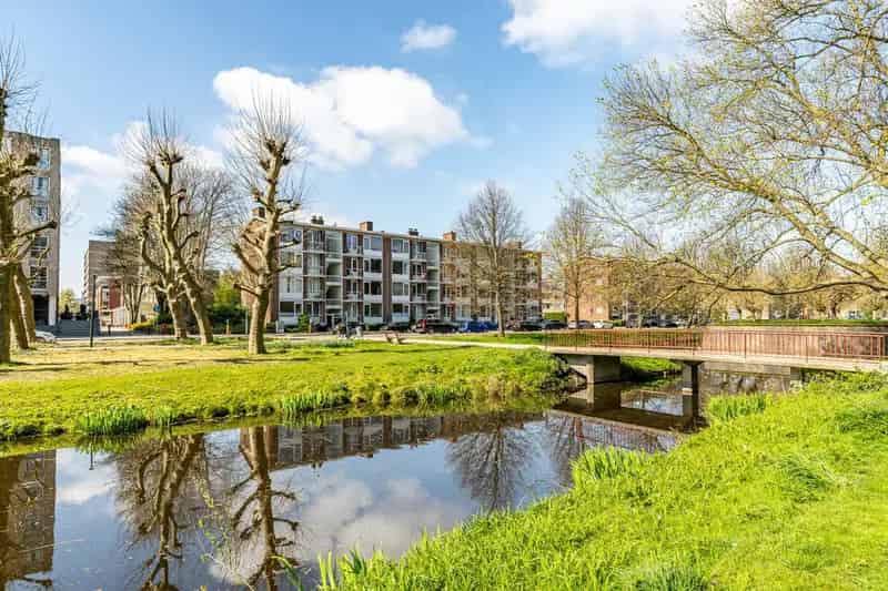 Royaal appartement Voorburg 2 balkons nabij winkels en OV