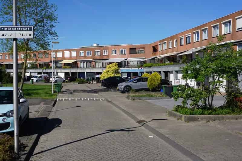 Huis te koop Purmerend: Ruime eengezinswoning met garage en praktijkruimte