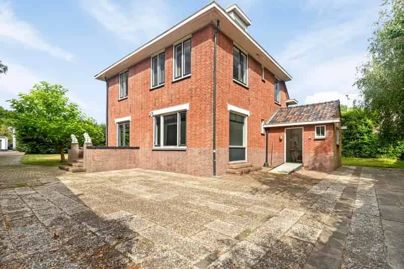 Huis te koop Rhoon 8 slaapkamers grote tuin