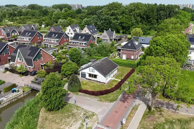 Vrijstaande woning 6 slaapkamers Rijswijk-Buiten