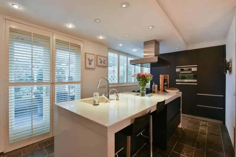 Huis te koop Mijdrecht: Ruime woning met 4 slaapkamers en tuin aan het water