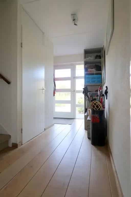 Grote gezinswoning Elst 3 slaapkamers tuin oprit gemeubileerd