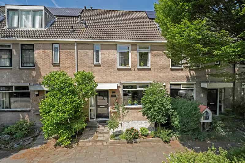 Tussenwoning Haaswijk: Instapklaar 4 slaapkamers moderne keuken