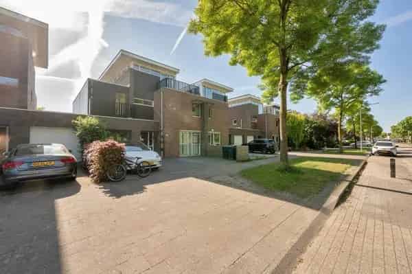 Ruime 5 Slaapkamer Huis 200m2 Literatuurwijk
