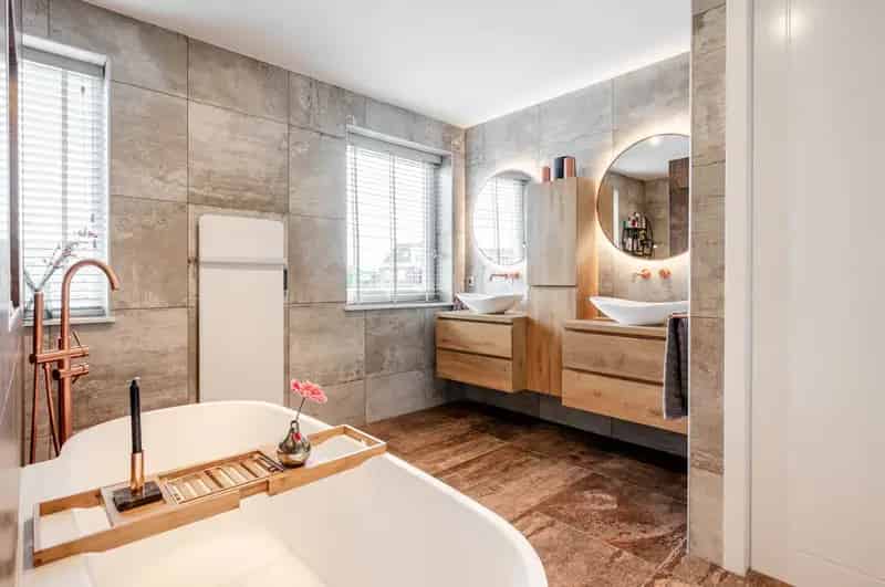Luxe Villa te koop Lelystad Zwembad Tuin Gasloos