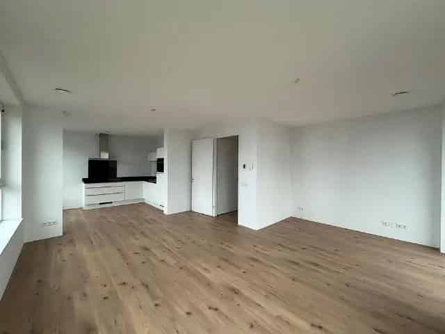 3-kamerappartement Grasweg 188: Licht, Ruimte en Comfort