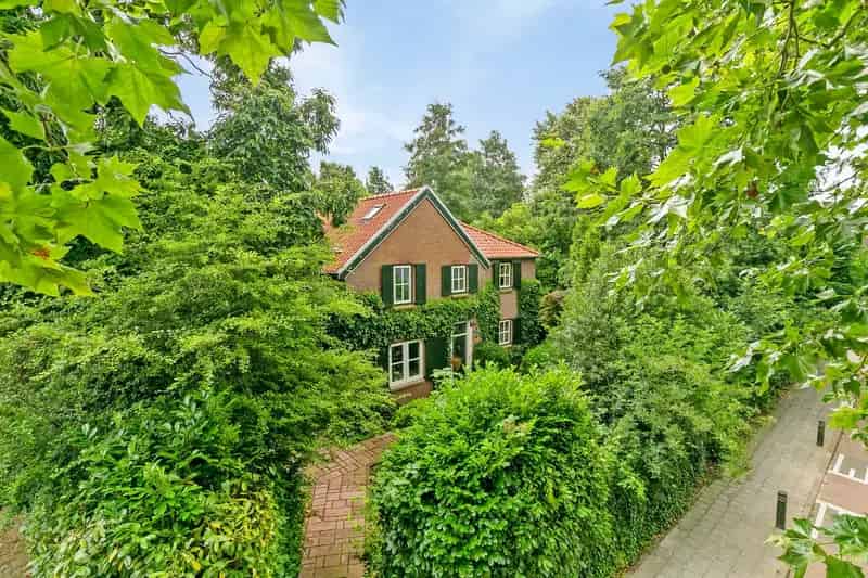 Sfeervolle Villa te Koop Giessen 4 slaapkamers Grote Tuin