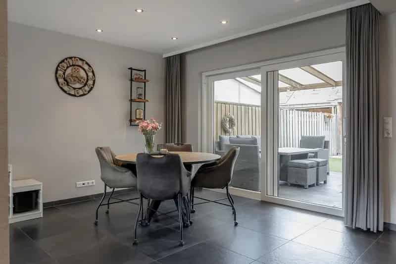 Instapklare Tussenwoning Best 4 slaapkamers Zonnepanelen