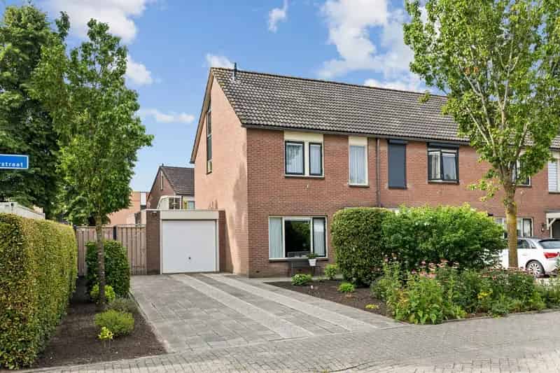 Ruime Hoekwoning Olst 4 Slaapkamers Garage Zonnepanelen