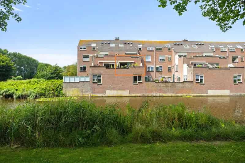 2 Slaapkamers Appartement Ruim Balkon Berging