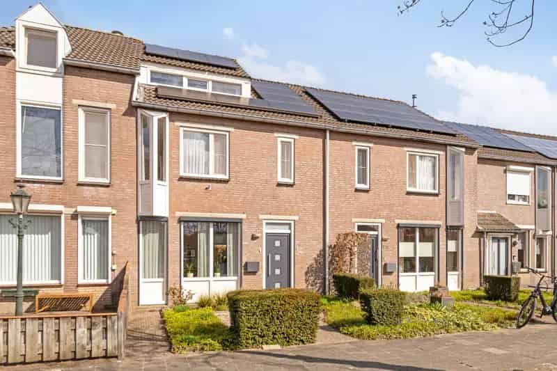 Huis te koop Boxtel: Ruime 4 slaapkamer woning met 17 zonnepanelen