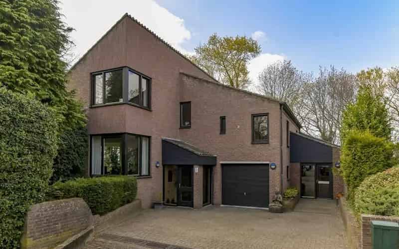 Vrijstaande Villa met Praktijkruimte Te Koop