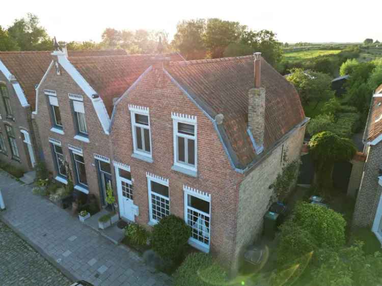 Knusse Hoekwoning te Retranchement nabij 't Zwin