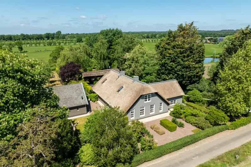 Rietgedekte Woonboerderij met Gastenverblijf te Koop