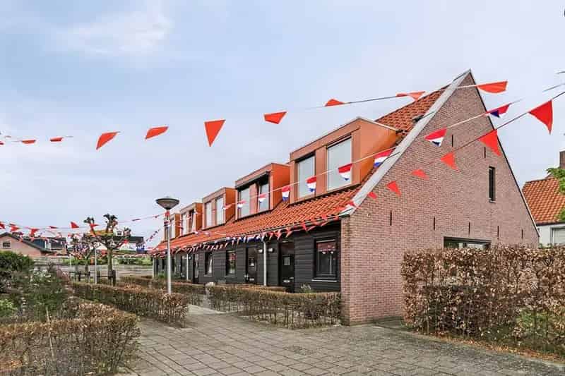 Moderne Tussenwoning Elst 2 slaapkamers tuin parkeerplaats
